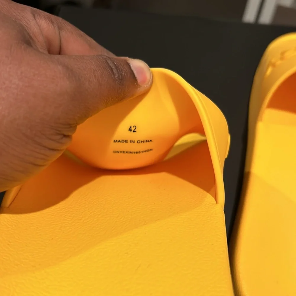 Brand new Burberry slides - Picture 4 of 5